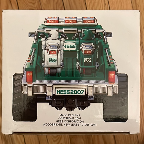 HESS 2007 Monster Truck and 2 motorcycles! - Picture 3 of 4